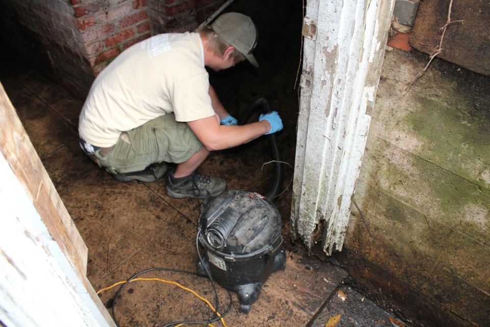 Clearing water with a wet vac